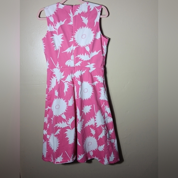 Isaac Mizrahi pink and white floral sleeveless dress. Back zipper. Size 10 - Picture 2 of 3